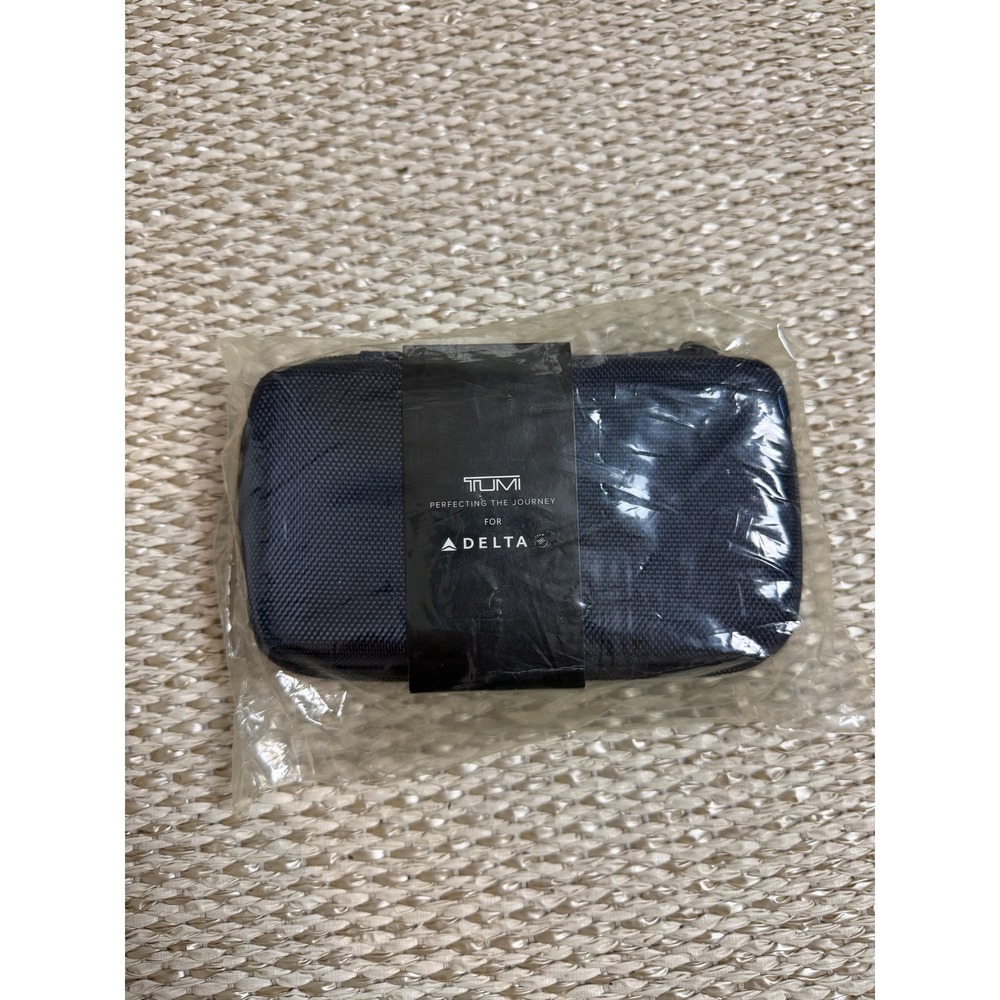 Tumi Delta One Amenity Kit Navy Blue Hardshell Travel Case Kiehl's New 044207580